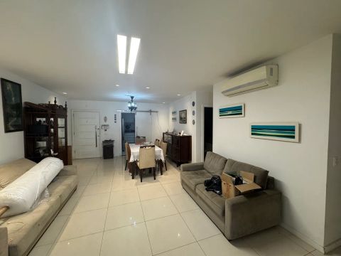 Lindo apartamento à venda na Rua Barata Ribeiro, Copacabana , proximo ao metrô