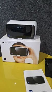 Óculos de Realidade Virtual VR ONE Plus Zeiss
