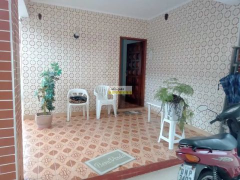 Sobrado com 3 quartos (1 suite) 2 Vagas - Vila Cascatinha - São Vicente - SP