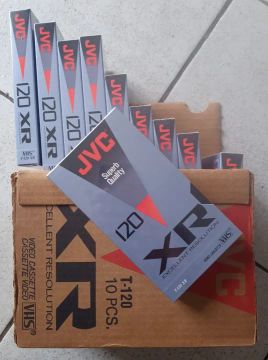 Caixa Com 10 fitas VHS JVC T-120 XR - Super Qualidade