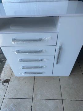 Cômoda com 05 gavetas 