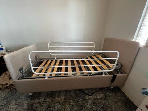 Cama Hospitalar Elétrica Articulada PILATI - Com Controle Remoto