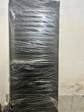 Porta de aço em ótimo estado