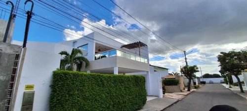 ** Sua Nova Vida Começa Aqui: Casa dos Sonhos no Country Clube! **