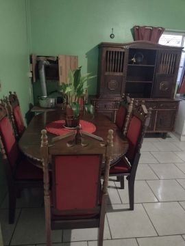 Mesa de Jantar e oratório em Madeira Maciça