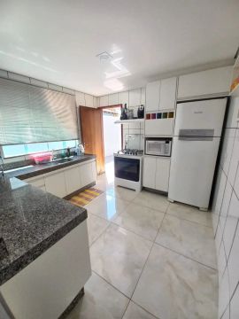 Casa para aluguel  com 03 quartos no Bairro Granada em Uberlândia - MG.