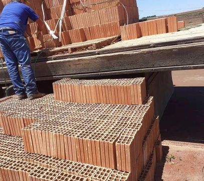 Tijolos para construção primeira e intermediário 