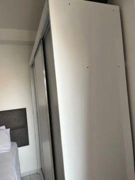 Guarda roupa de casal com porta de correr 