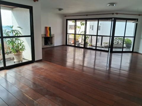 Apartamento em Jardim Fonte do Morumbi com 236m², 5 quartos, 2 suítes, 3 vagas.
