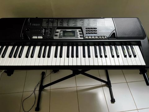 Teclado Casio com suporte