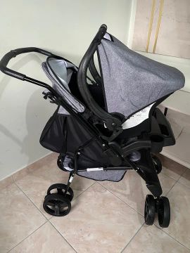 Carrinho e bebê conforto seminovos 