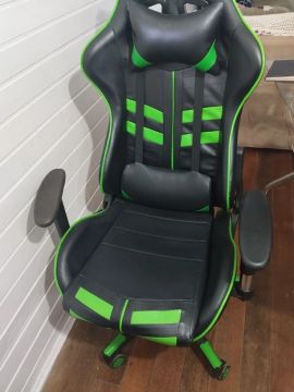Cadeira gamer semi nova