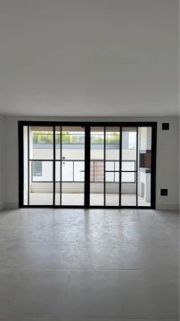 Porta de correr de vidro e pvc, 3,74 metros 