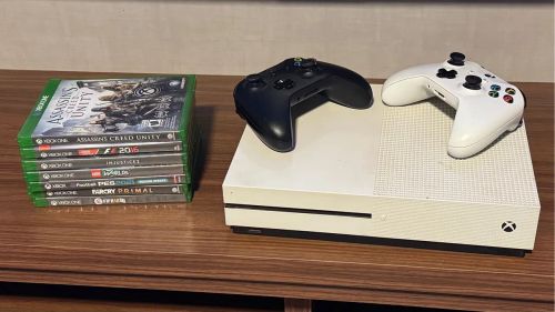 Xbox One + jogos + 2 controles