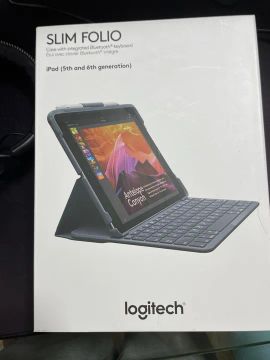 Capa com Teclado Logitech Slim Folio para iPad 5ª e 6ª Geração