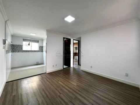 Apartamento no Resedencial Livorno, no bairro Tatuquara- 190.000,00