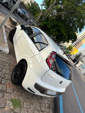 FIAT PUNTO 1.6 Essence 16v flex 4p manual