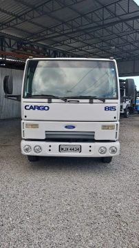 Caminhão Ford Cargo 815 -Munk em Ótimo estado