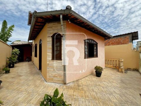 CASA COM EXECELENTE LOCALIZAÇÃO!!!!