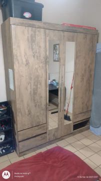 Guarda-roupa 4 portas com espelho