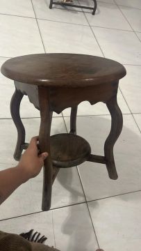 Mesa de centro em madeira maciça