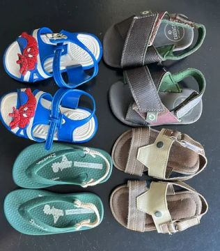 Lote 4 sandalhas de couro, Chinelo, homem aranha. Novos. Tamanho 19 . Chinelo 20