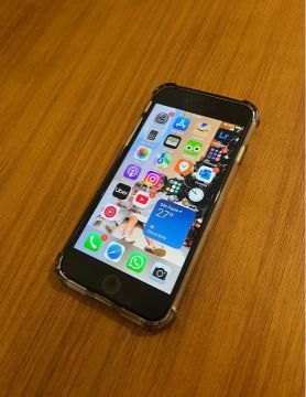 IPhone SE 2 usado com caixa e cabo originais 