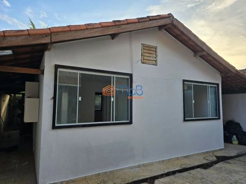 Linda Casa à Venda no Condomínio Village Da Serra!