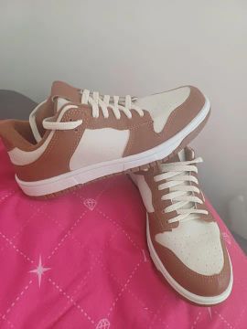 Tênis Casual Marrom e Branco