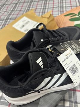 Vendo tênis da adidas nunca usado original. 