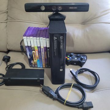 Xbox 360 com 1 controle, 10 jogos originais, Kinect, Fonte e cabos
