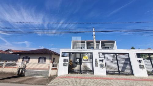 Gemindo, com 2 quartos, 1 sendo com sacada, bwc social e lavabo, área de serviço e vaga de