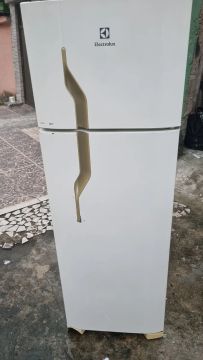 Geladeira Electrolux 220volts funcionando tudo 