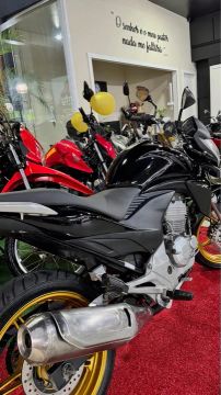 ?CB 300 impecável!?