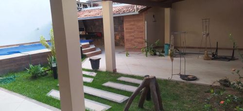 Excelente casa 3 quartos parcialmente mobiliada com piscina área gourmet garagem 2 carros 