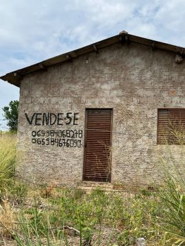 Vendo casa no bairro Santa Luzia em Nossa Senhora do Livramento-MT - R$ 80.000,00. 
