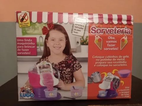 Mini brinquedo que faz sorvete de verdade. E vem também com receitas para fazer sorvetes.