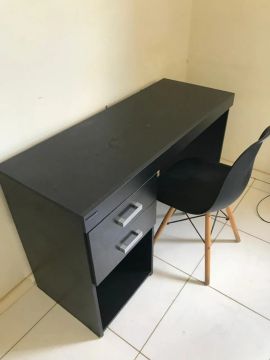 Escrivaninha Preta com 2 Gavetas