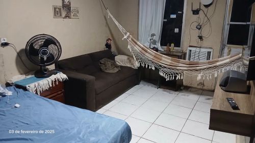 Alugo quarto grande com mobília em Belém 