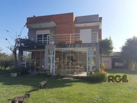 Belíssimo sítio de Lazer/Moradia na Zona Sul, COM HABITE-SE. Terreno de 1000m2 com Sobrado