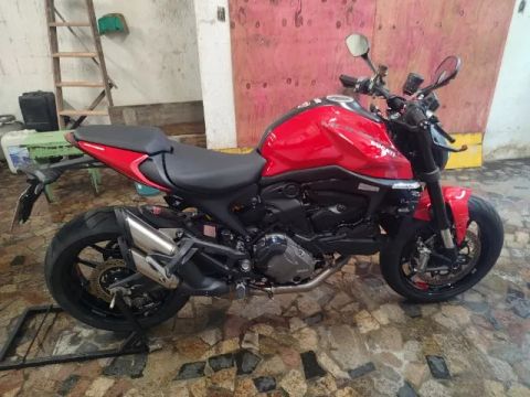 Ducati Monster 937