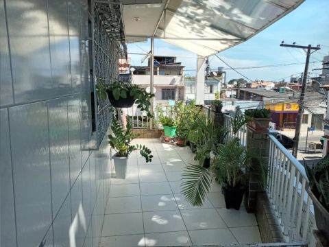 Apartamento com varanda no IAPI