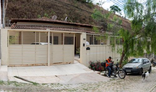 Casa Linear 3 quartos/1 suite prox. UNIPAC 