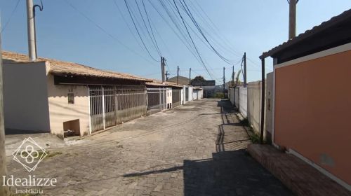 Casa para Venda em Barra Mansa / RJ no bairro Santa Rita (Dutra)
