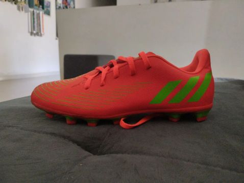 Chuteiras Adidas - Tamanho 34 - Cor Vermelha