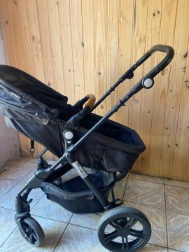 Carrinho moisés e bebê conforto 