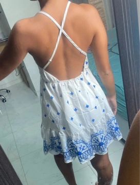 Vestido branco com estampa azul
