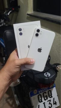 iPhone 11 128GB sem marcas de uso- semi novo.