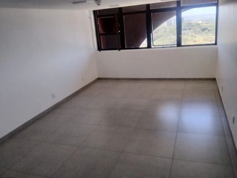 Sala comercial de 120 m2