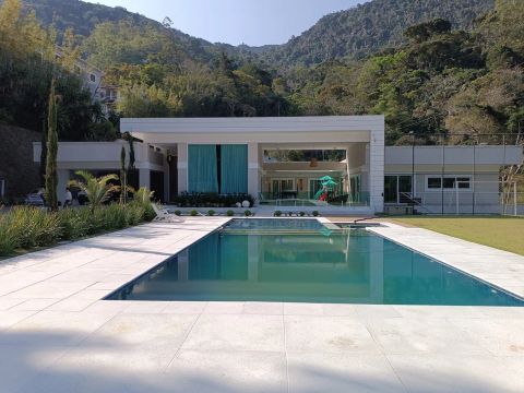 VENDO MAGNIFICA RESIDENCIA.